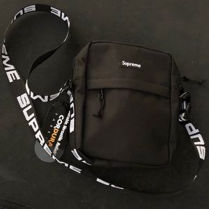 NEVER USED SS18 SUPREME SHOULDER BAG
